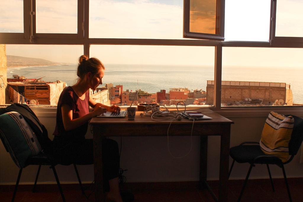 Sundesk Coworking And B&B Taghazout Exterior photo